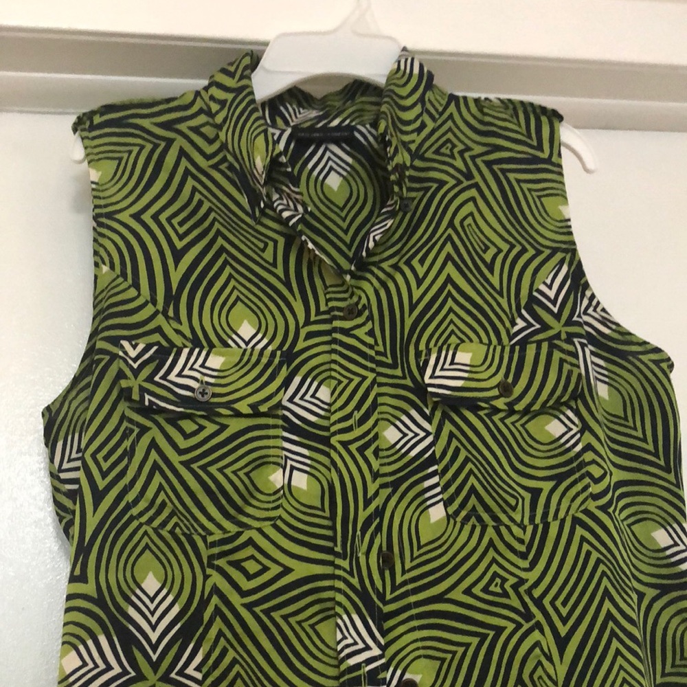 Green patterned NY and Co shirt. Women’s Medium